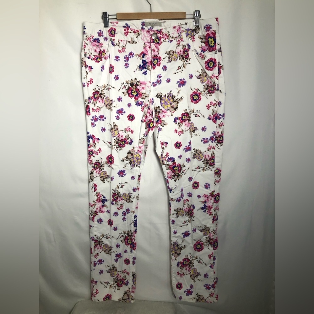 Womens White & Floral Pants. Size 14. Like New.